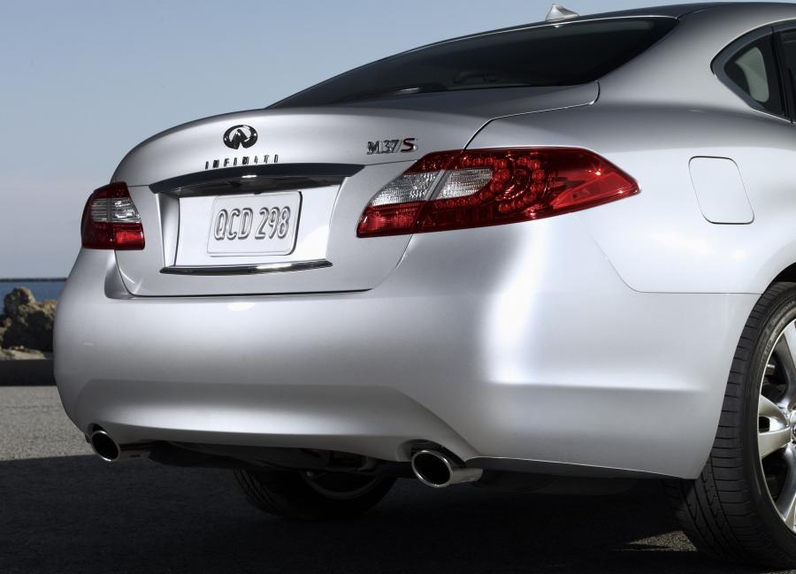  Infiniti M37 S 2011 года  (фото 13 из 33)